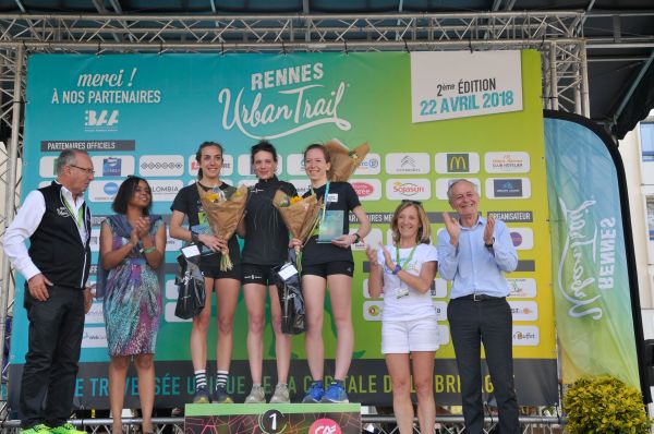 podium f&eacute;minin du 14 km